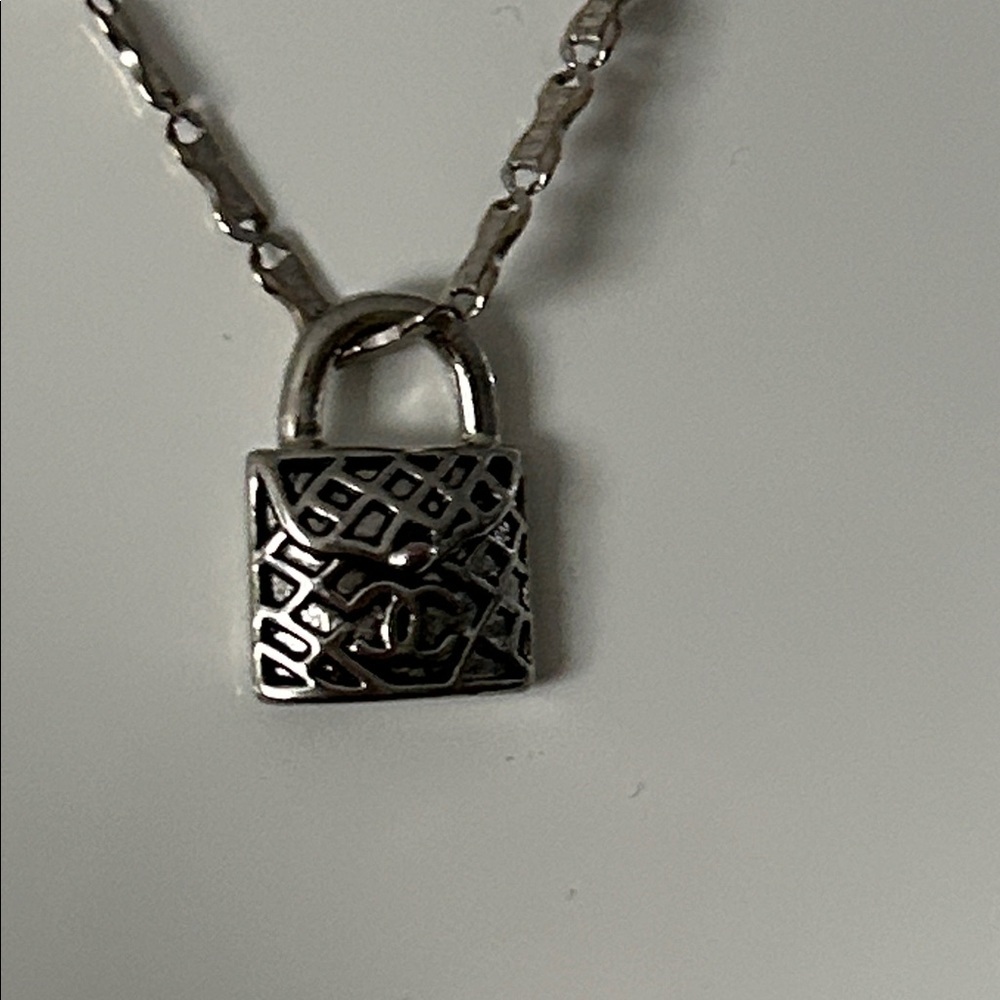 CC Quilted HandBag Silver Pendant - Picture 4 of 8